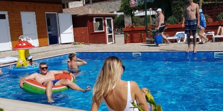 Отдых в Новофедоровке с бассейном