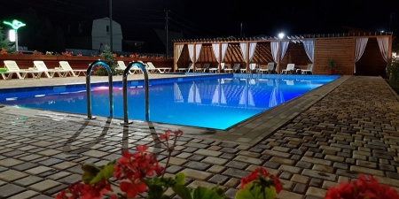 Номера в Новофедоровке с бассейном – отель Квитка