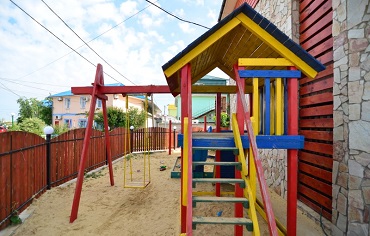 Детская площадка в мини-отеле Новофедоровки